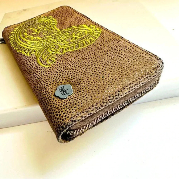 NWOT Haiku Embroidered Floral Large Zip Around Wallet - Picture 3 of 7